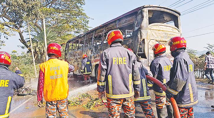 পাঁচ জেলায় সাত সড়ক দুর্ঘটনায় প্রাণ গেল ১৪ জনের