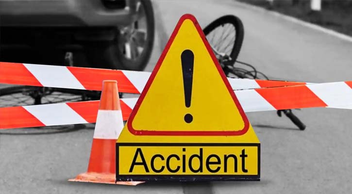 দাউদকান্দিতে বাস ও সিএনজি সংঘর্ষে আহত ৩