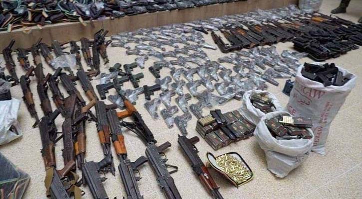 ইরানে বাড়ি বাড়ি তল্লাশি করে মিলছে মার্কিন অস্ত্র ও বিস্ফোরক!