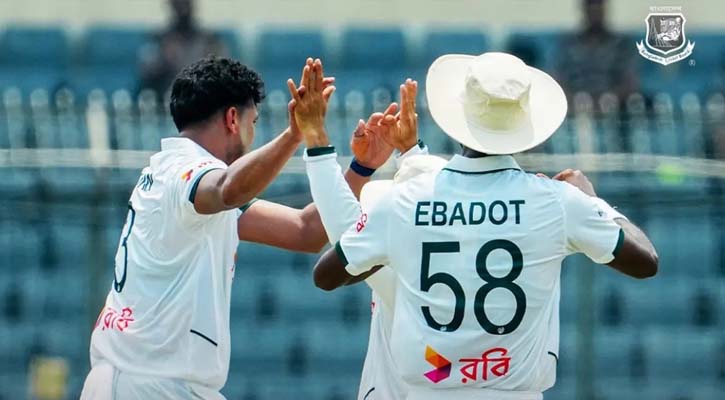 ৩ উইকেট হারিয়ে চাপে পাকিস্তান, জিততে হলে যে সমীকরণ বাংলাদেশের?