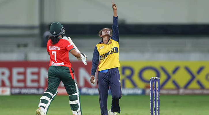 বাংলাদেশের হাসি কেড়ে নিলেন হর্ষিতা