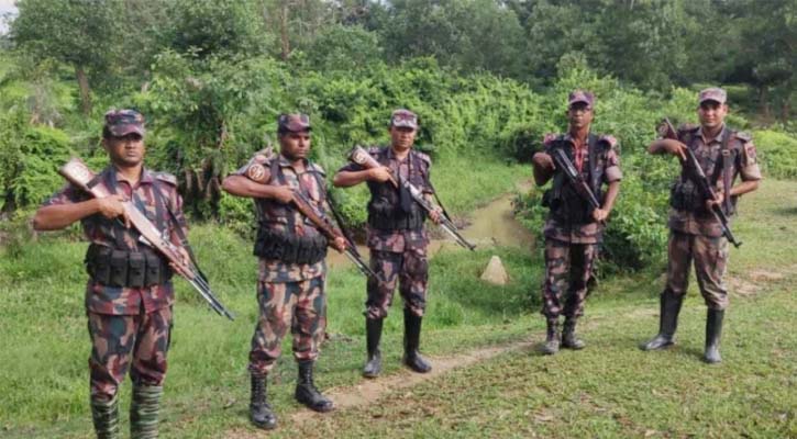 সীমান্তে ভারতীয় চোরাকারবারীদের লক্ষ্য করে বিজিবির গুলি