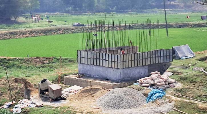 মেয়াদ শেষের ৯ মাস পরেও হয়নি ব্রিজের অর্ধেক কাজ