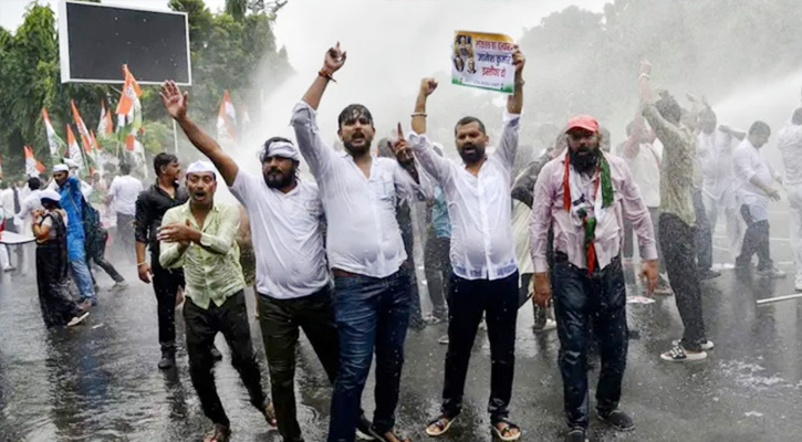 ভারতের প্রধান নির্বাচন কমিশনারের পদত্যাগ দাবিতে বিভিন্ন স্থানে বিক্ষোভ