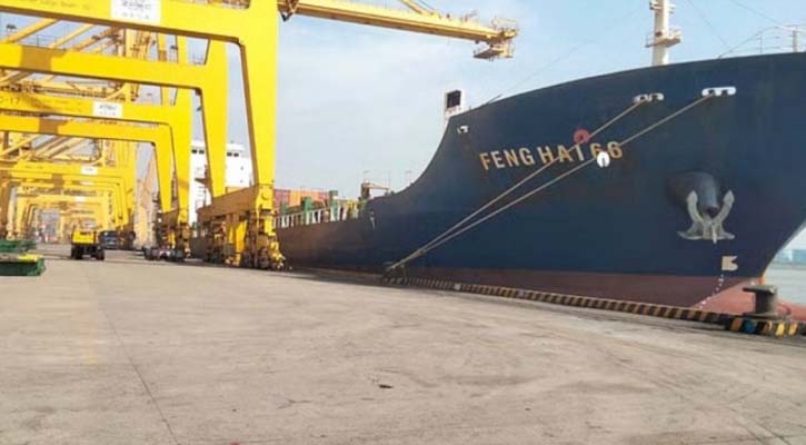 ফের লাগাতার ধর্মঘটে অচল চট্টগ্রাম বন্দর