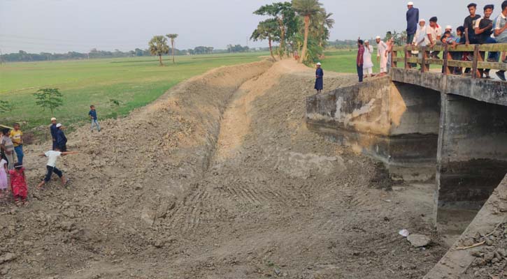 নগরকান্দায় খাল খননের নামে শুভঙ্করের ফাঁকি, ব্যয়ের হিসাব নিয়ে প্রশ্ন