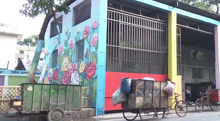 গ্রাফিতি-ফুলের বাগানে বদলে যাচ্ছে বর্জ্যের এসটিএস