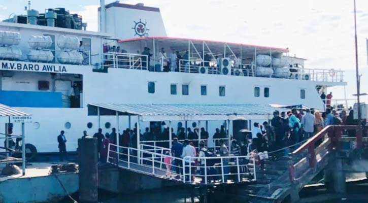 সেন্টমার্টিনগামী পর্যটকবাহী সব জাহাজ ত্রুটিযুক্ত : ঝুঁকি নিয়ে করছে চলাচল