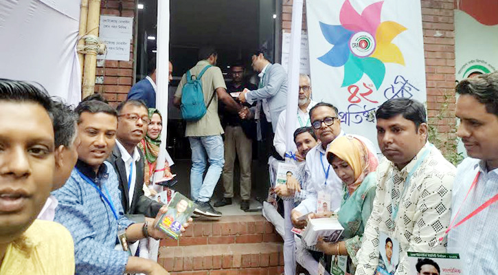 উৎসবমুখর পরিবেশে চলছে ডিআরইউ‍‍`র ভোট