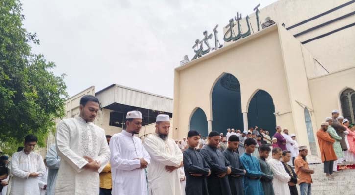 বায়তুল মোকাররমে ঈদের প্রথম জামাত অনুষ্ঠিত