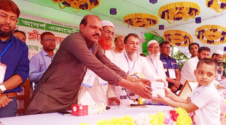 আদর্শ একাডেমী ফরিদগঞ্জে মেধা ও বার্ষিক ক্রীড়া পুরস্কার বিতরণী অনুষ্ঠিত