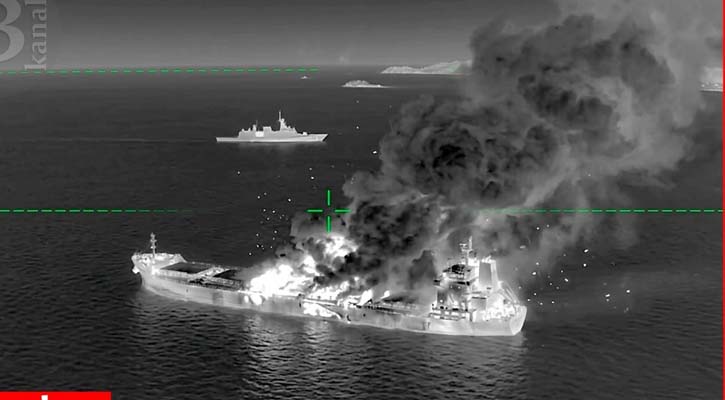 ড্রোন হামলায় রাশিয়ার শেষ ফেরি অচল করে দিলো ইউক্রেন