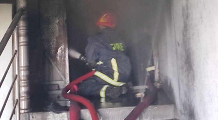 কেরানীগঞ্জে প্লাস্টিক কারখানায় আগুন, নিয়ন্ত্রণে ৮ ইউনিট