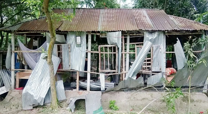 গাইবান্ধায় বন্ধুকে পানিতে চুবিয়ে হত্যা: অভিযুক্ত ২ কিশোরের বাড়িতে হামলা