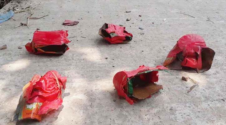 গোপালগঞ্জে আদালত ও ডিসি অফিসের সামনে ককটেল বিস্ফোরণ