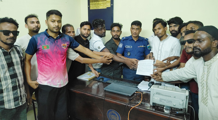 আমির হামজার ওয়াজ মাহফিলে রাজনৈতিক বক্তব্য বন্ধে প্রশাসনকে স্মারকলিপি