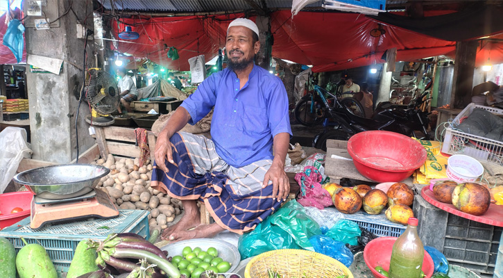 ডিজিটাল যুগে হারালো ৩০ বছরের পেশা