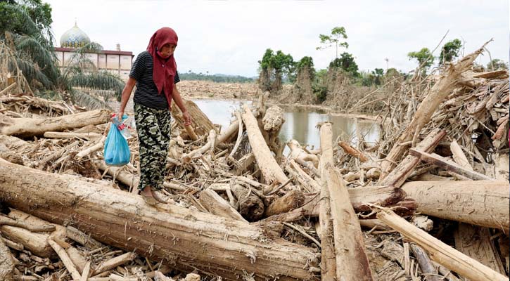 ইন্দোনেশিয়ায় বন্যা-ভূমিধসে নিহতের সংখ্যা ছাড়াল ৯০০