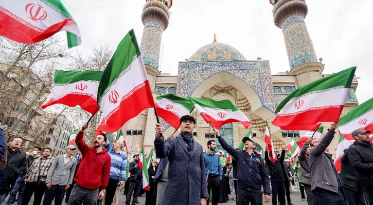 ট্রাম্পের আহ্বানকে বৃদ্ধাঙ্গুলি দেখালেন ইরানিরা
