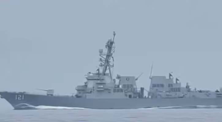 ইরান ক্ষেপণাস্ত্র তাক করতেই হরমুজ থেকে ‘পালাল’ মার্কিন যুদ্ধজাহাজ