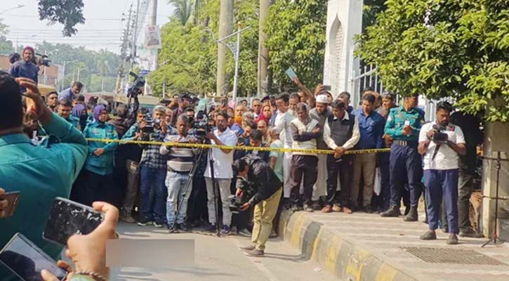 খুলনার আদালত চত্বরে কুপিয়ে ও গুলি করে ২ জনকে হত্যা