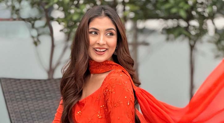 ‘তোমার মনে আমার জন্য জায়গা রেখো, বাইরে অনেক শীত’