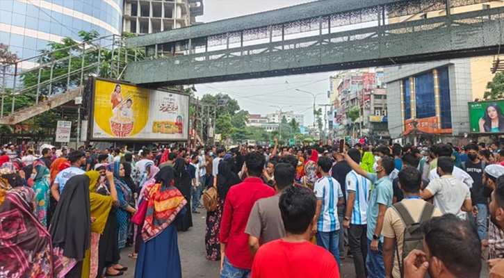মিরপুরে পোশাক শ্রমিকদের সড়ক অবরোধ, তীব্র যানজট