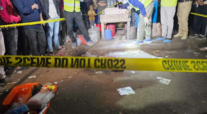 মগবাজারে ফ্লাইওভার থেকে ছোড়া ককটেল বিস্ফোরণে যুবক নিহত