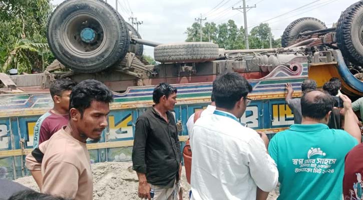 মুক্তাগাছায় ট্রাক ও অটোরিকশার সংঘর্ষে তিনজন নিহত