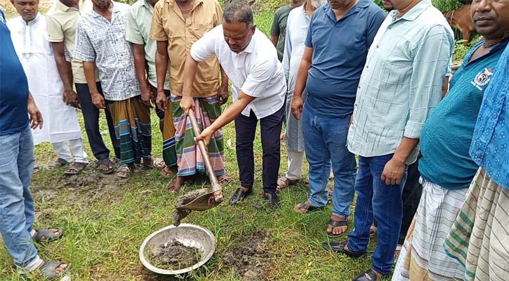 লাশ বহনের জন্য রাস্তা পেল নবীনগর ঋষিপাড়ার মানুষ