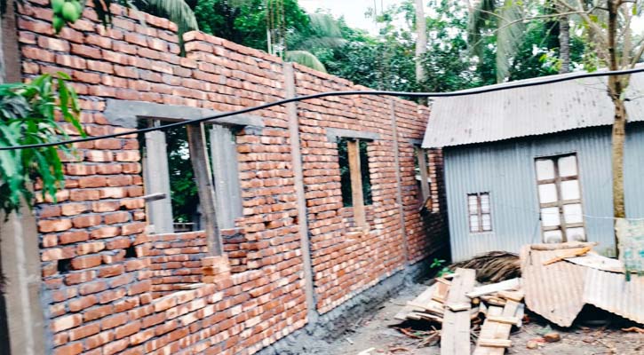 আদালতের নিষেধাজ্ঞা অমান্য করে পাকা স্থাপনা নির্মাণ অব্যাহত