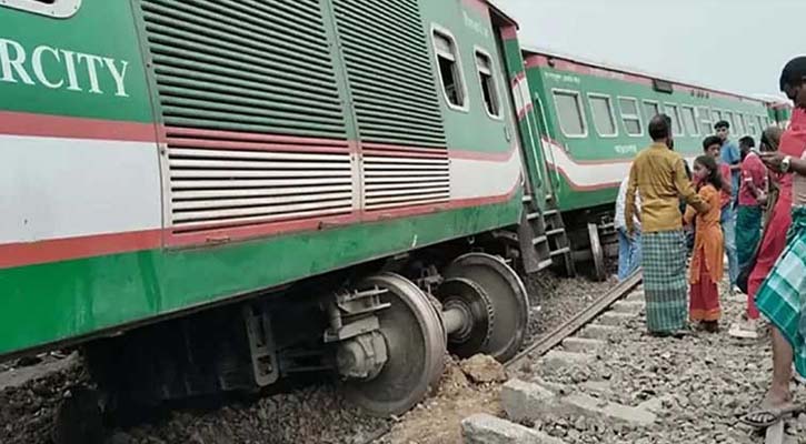 ২২ ঘণ্টা পর ঢাকার সঙ্গে উত্তরবঙ্গের ট্রেন চলাচল শুরু