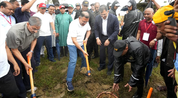 বাবার স্মৃতিবিজড়িত ‘পাতলী খাল’ পুনঃখনন করলেন প্রধানমন্ত্রী