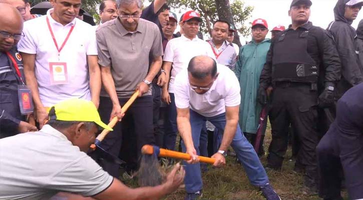 বাবার স্মৃতিবিজড়িত ‘পাতলী খাল’ পুনঃখনন করলেন প্রধানমন্ত্রী