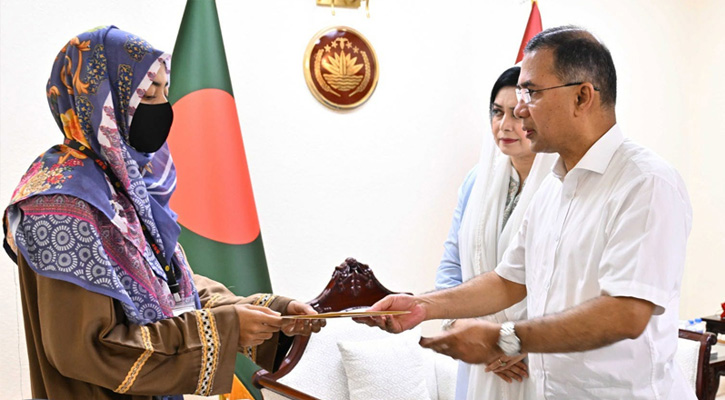 প্রধানমন্ত্রীর সঙ্গে শহিদ সেনাসদস্যদের পরিবারের সাক্ষাৎ, আর্থিক সহায়তা