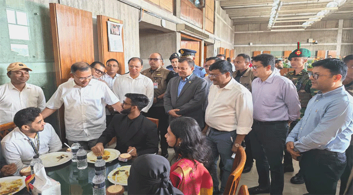 প্রধানমন্ত্রীর আয়োজনে সংসদ  ভবনে মধ্যাহ্নভোজে শিক্ষার্থীরা
