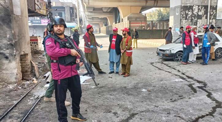 পাকিস্তানে এফসি‍‍`র সদর দফতরে আত্মঘাতী হামলা