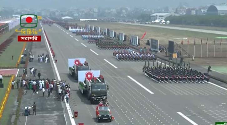 জাতীয় প্যারেড স্কয়ারে বর্ণাঢ্য কুচকাওয়াজ-ফ্লাইপাস্ট