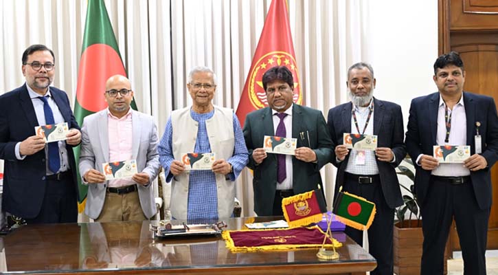 বিজয় দিবসের ডাকটিকিট অবমুক্ত করলেন প্রধান উপদেষ্টা