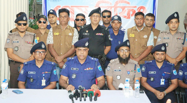 রায়পুরায় যৌথ  অভিযানে ১৩৬ হাতবোমা ও অস্ত্রসহ গ্রেপ্তার ৩