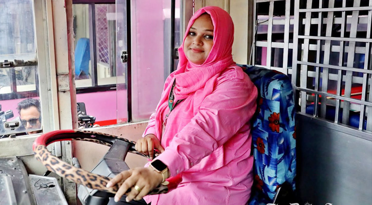 যেভাবে ‘পিংক বাস’র চালক হলেন রিমা