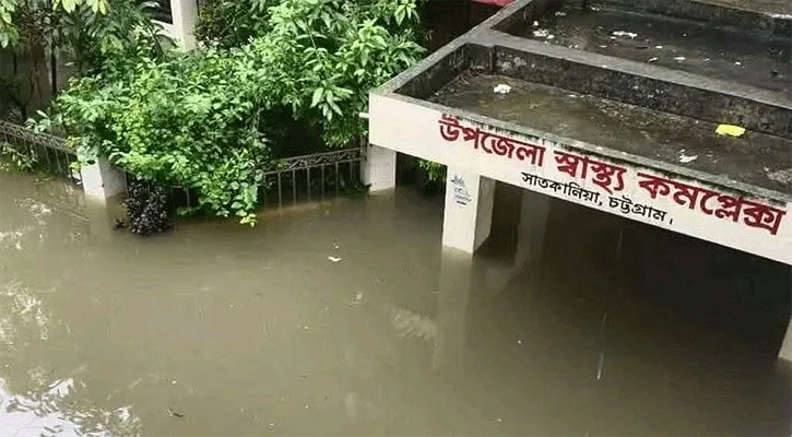 বন্যা–দুর্যোগে বিপর্যস্ত চট্টগ্রাম উদ্ধার ও ত্রাণে প্রশাসনের সর্বাত্মক তৎপরতা