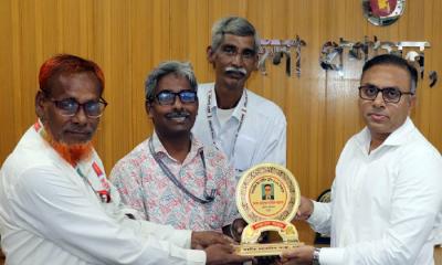 রংপুরের ডিসি রবিউল ফয়সালকে জাতীয় সাংবাদিক সংস্থার সম্মাননা