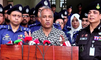 নির্বাচনের আগে লুট হওয়াসহ সব অবৈধ অস্ত্র উদ্ধার করা হবে : স্বরাষ্ট্র উপদেষ্টা