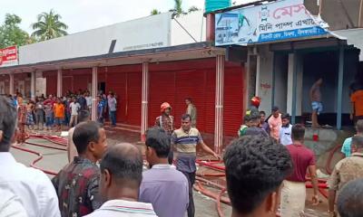 ডিমলায় মিনি পেট্রোল পাম্পে ভয়াবহ অগ্নিকাণ্ড, দগ্ধ ১ যুবক