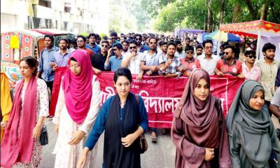 রাকসু প্রথম বর্ষের শিক্ষার্থীদের ভোটার তালিকায় অন্তর্ভুক্তির না থাকায় ছাত্রদলের বিক্ষোভ