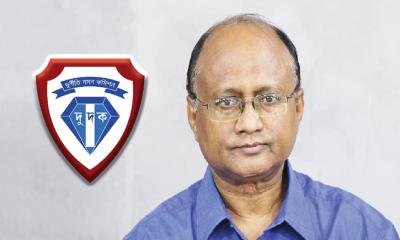 দুদক চেয়ারম্যানসহ দুই কমিশনারের পদত্যাগ