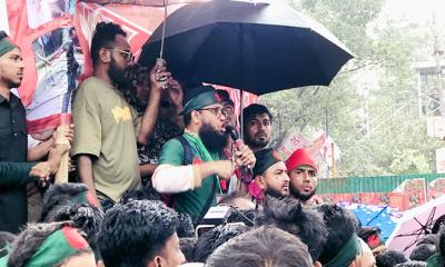 জুলাই সনদ না দেওয়া পর্যন্ত শাহবাগে অবরোধ চলবে: আন্দোলনকারীদের ঘোষণা