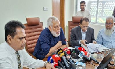 খারাপ রাস্তায় মানুষের ভোগান্তিতে দুঃখপ্রকাশ, সেপ্টেম্বর থেকে সংস্কার শুরু