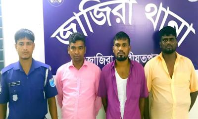 জাজিরায় তিন জুয়াড়ি আটক, কিশোরদের বিপথে ঠেলে দেওয়ার অভিযোগ